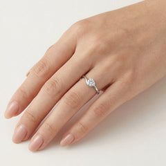 Anillo de plata con circonitas cúbicas semi engastadas