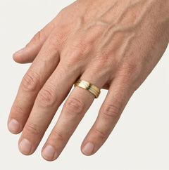 Trauring aus Gelbgold mit Rhodiumlinien