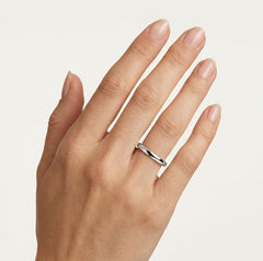 Anillos de boda de oro blanco de 2 mm de ancho atemporales.