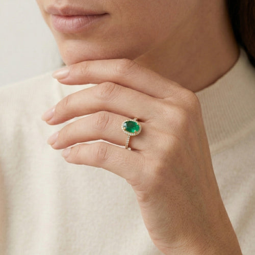 Bague royale douce avec émeraude