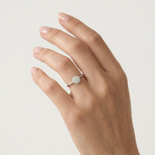 Klasický dámský zásnubní prsten s kulatými diamanty