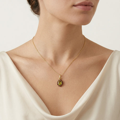 Royal Radiance en or jaune avec moldavite taille ovale et grenat taille ronde