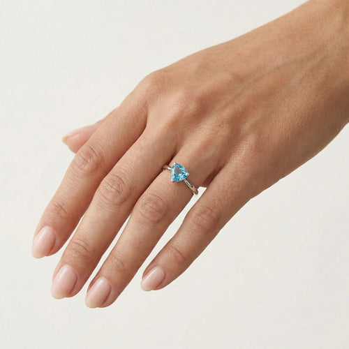 Prsten s triliantovým modrým topazem