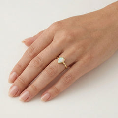 Bague en or avec opale poire large