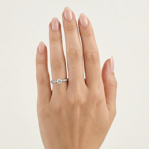 Bague de fiançailles élégante en or blanc avec diamant