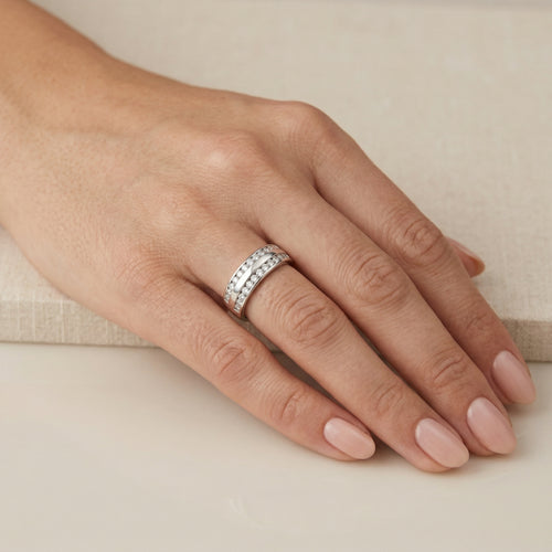 Bague en or blanc avec deux rangées de zirconiums