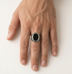 Ručně vyráběný pánský prsten s oválným onyxem