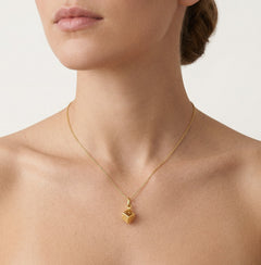 Lesklý přívěsek ze žlutého zlata ve tvaru kostky