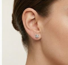 Sparkling white gold diamond stud earrings