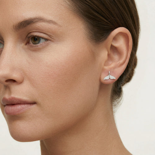 Stříbrná náušnice velrybí ploutev