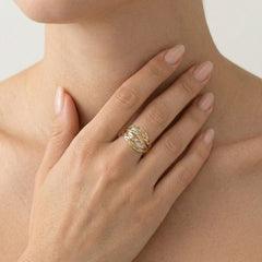 Massiver dreifarbiger Ring mit filigranen Details