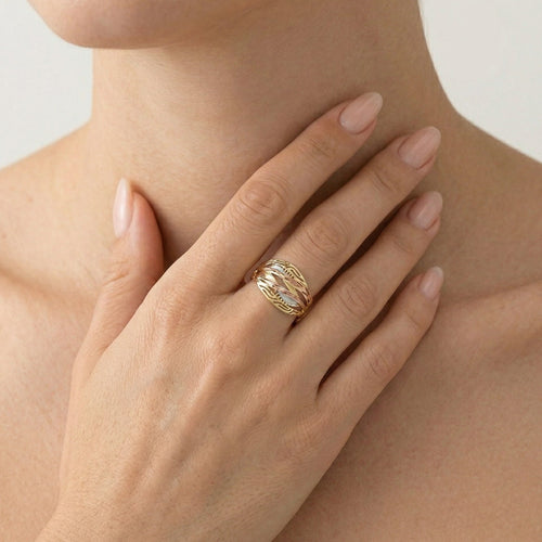 Massiver dreifarbiger Ring mit filigranen Details