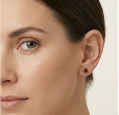 Pendientes de botón de granate en oro de 14 quilates