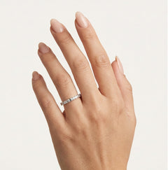 Anillo de boda elegante de oro blanco con piedras opcionales