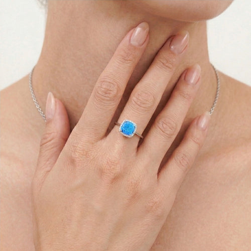 Quadratischer Ring mit königsblauem Opal