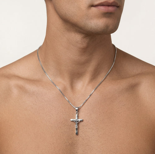 Quadratisches silbernes Kreuz