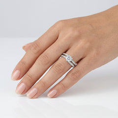 Prsten z bílého zlata s kubickými zirkony