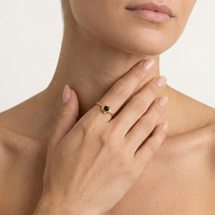 Půvabný kulatý granátový prsten pro ženy s jemným krokovým brusem