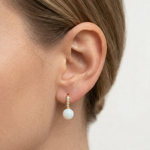 Akzent-Ohrringe aus Gold mit weißem Opal