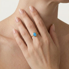 Bague classique en opale bleue