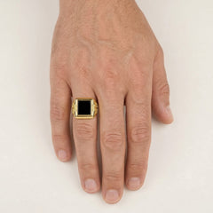 Schwarzer Onyx-Ring mit griechischem Design in eckiger Form