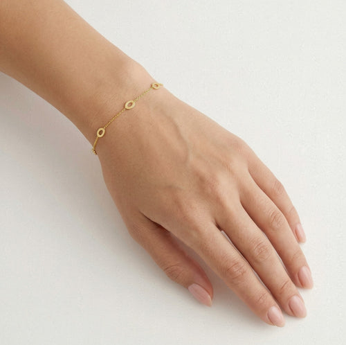 Brazalete fino de oro con óvalos