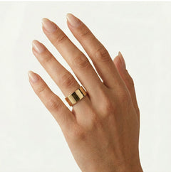 Anillo de boda macizo de oro amarillo