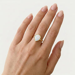 Bague large en or avec opale poire