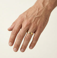 Trauringe aus Gelbgold mit Mitteldetail