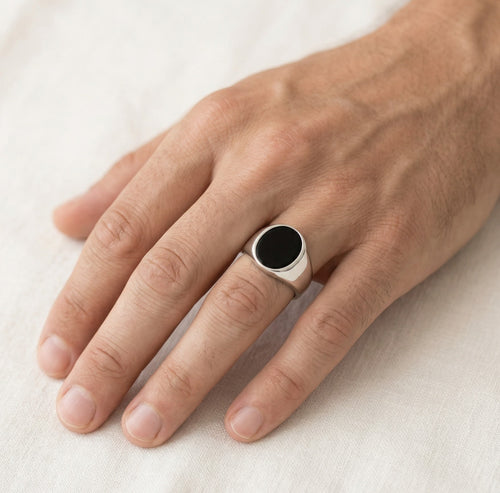 Pánský prsten s kulatým onyxem v leštěném stříbře