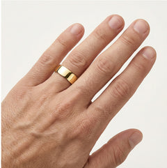 Anillo de boda ligero de 6 mm en oro amarillo