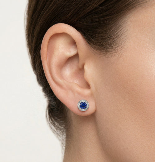 Silberne Ohrstecker mit blauem Stein