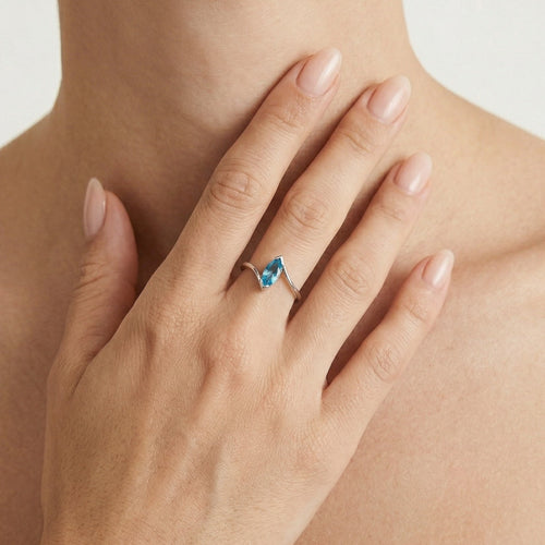 Marquise-Blauer-Topas-Ring