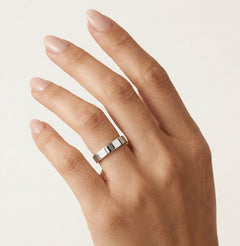 Klassischer Ehering aus Weißgold