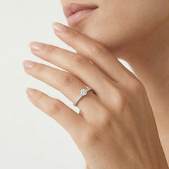 Bague en or blanc avec diamant