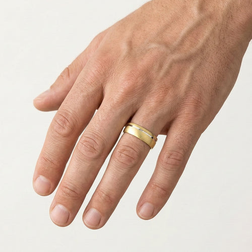 Eheringe aus mattem Gelbgold und Weißgold