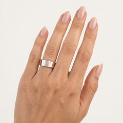 Masivní snubní prsten z bílého a růžového zlata