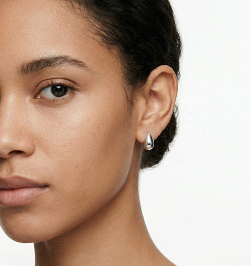 Elegantní stříbrné náušnice ve tvaru slzy