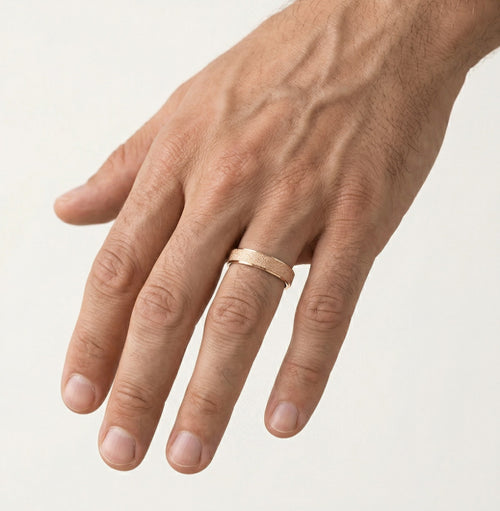 Alliance en or rose à finition mate