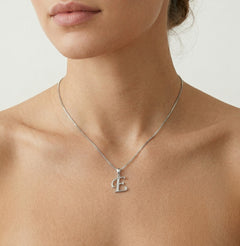 Pendentif lettre E