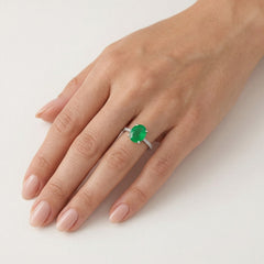 Bague en argent sterling avec émeraude taille ovale