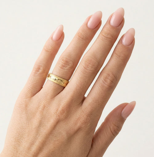 Eleganter matte Gelbgold-Ehering