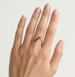 Elegant 5 stone gold ring