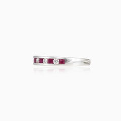 Bague avec combinaison de rubis et de diamants