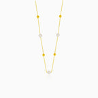 Gold-Halskette mit Perlen und Goldkugeln