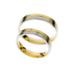 Bague de mariage en or jaune et blanc, hautement polie.