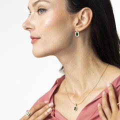 Zlatý obdélníkový přívěsek syntetický smaragd