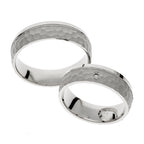 Bague de mariage solitaire en or blanc avec finition mate et polie