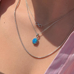 Colgante de ópalo azul ovalado