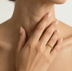 Elegantní zlatý prsten s motivem listů